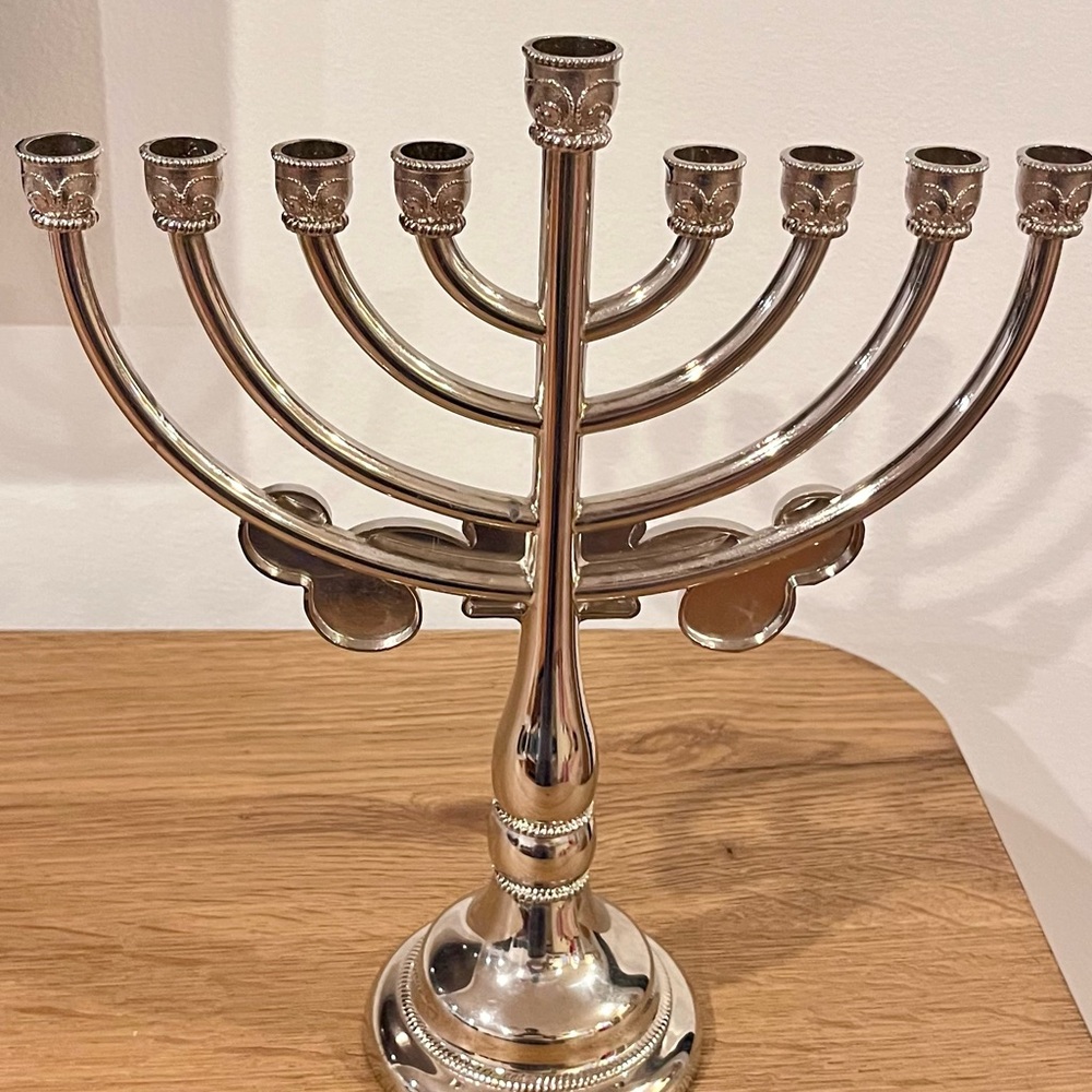 Harvey Lewis Judaica Silver Tone Hanukkah Menorah W/swarovski Crystals - Picture 2 of 10